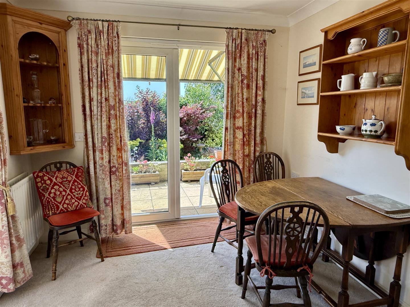 Dining Area: